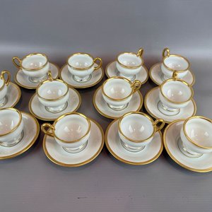 Lote anterior: Juego de Té Completo de Porcelana Blanca con Bordes Dorados - 12 Piezas