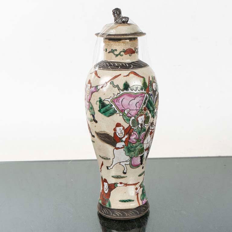 Potiche Japonés con Tapa Decorada y Figuras