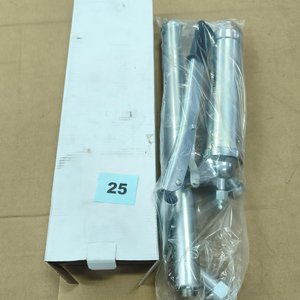 Engrasadora Manual Metálica con Accesorios para Lubricación - imagen 2