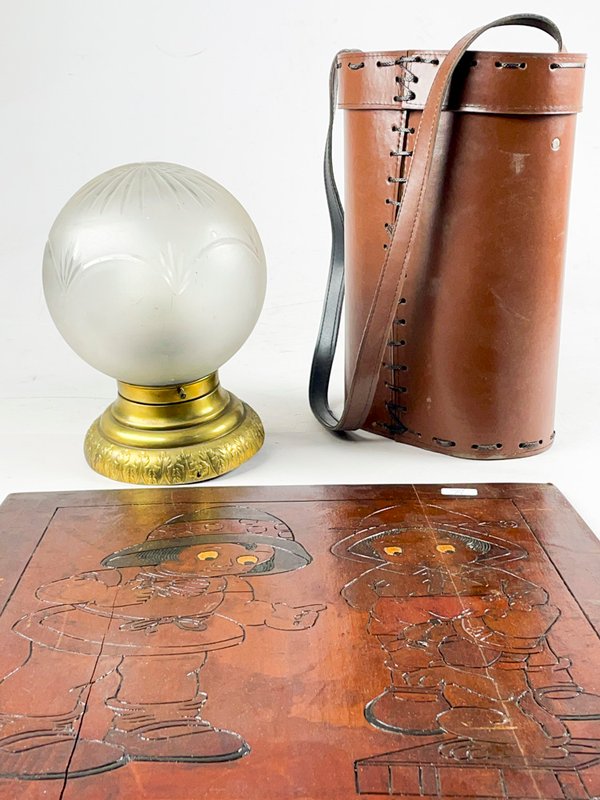 Tres piezas de arte decorativo en madera y cuero - imagen 3