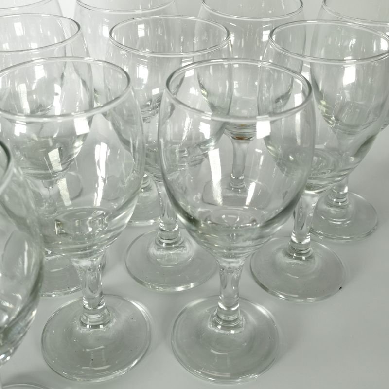 Doce copas de vino en vidrio - imagen 4