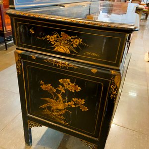Mueble Chino Lacado Negro con Decoración Dorada de Pájaros y Flores - imagen 2