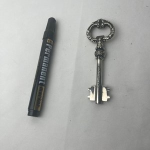 Destapador Niquelado con Diseño de Llave Antigua - imagen 3
