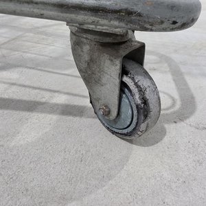 Carritos de Compra Metálicos con Ruedas - imagen 5