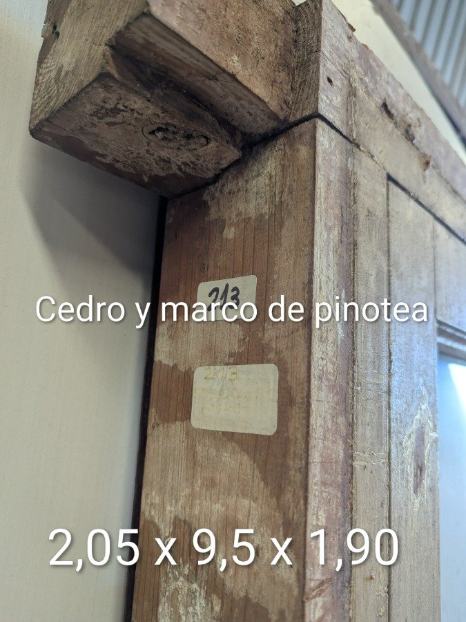 Ventana antigua con 3 hojas batientes en cedro y fallebas - imagen 11