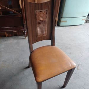 Silla de Madera con Respaldo Esterillado y Asiento de Cuero - imagen 4