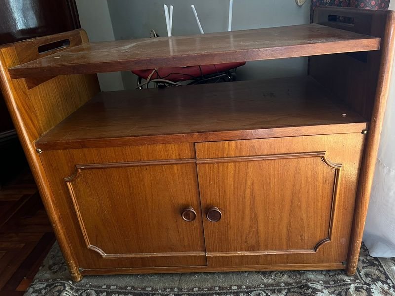 Lote anterior: Rack de madera con molduras en excelente estado