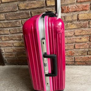 Valija Rígida Fucsia Marca Rrkadi con Cerradura de Combinación - imagen 4