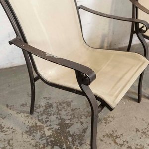 Tres Sillones Metálicos con Malla Sintética - Detalles de Pintura y Tapizado - imagen 2