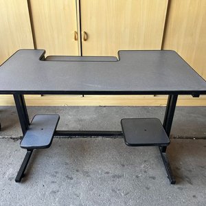 Escritorio Negro con Silla Azul y Reposapiés - imagen 3