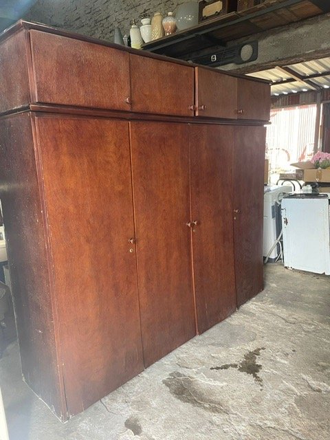 Ropero de madera con alzada y puertas - imagen 4