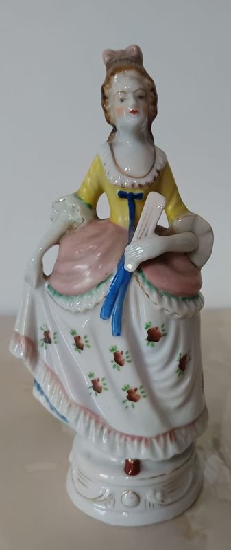 Estatuilla de cerámica japonesa con motivo clásico - imagen 3