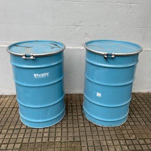 Lote siguiente: Tanques de Chapa Celestes de 200 Litros con Tapa y Suncho