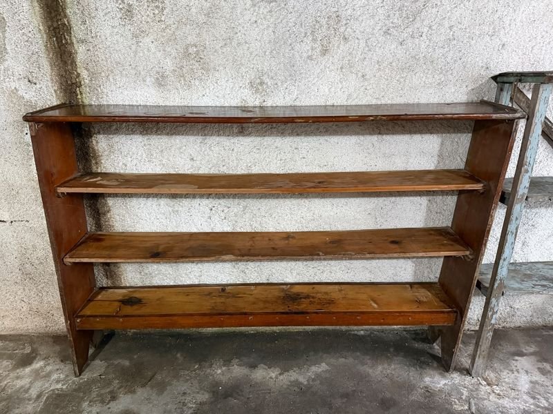 Estantería Antigua de Madera con Cuatro Niveles