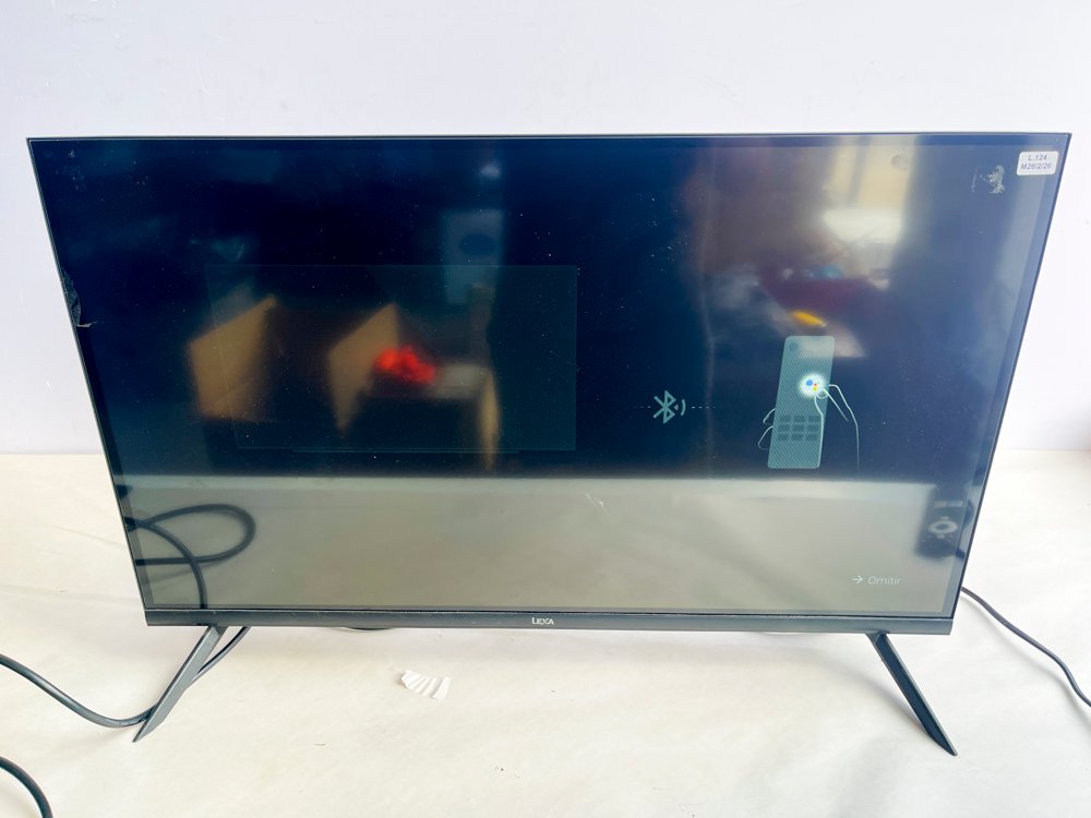 Lote siguiente: TV 32'' Lexa con control remoto