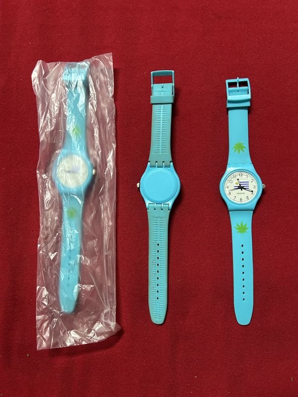 Lote de 3 Relojes Swatch de Cuarzo Color Azul Claro