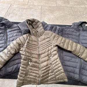 Lote anterior: Camperas de Nylon Livianas con Capucha