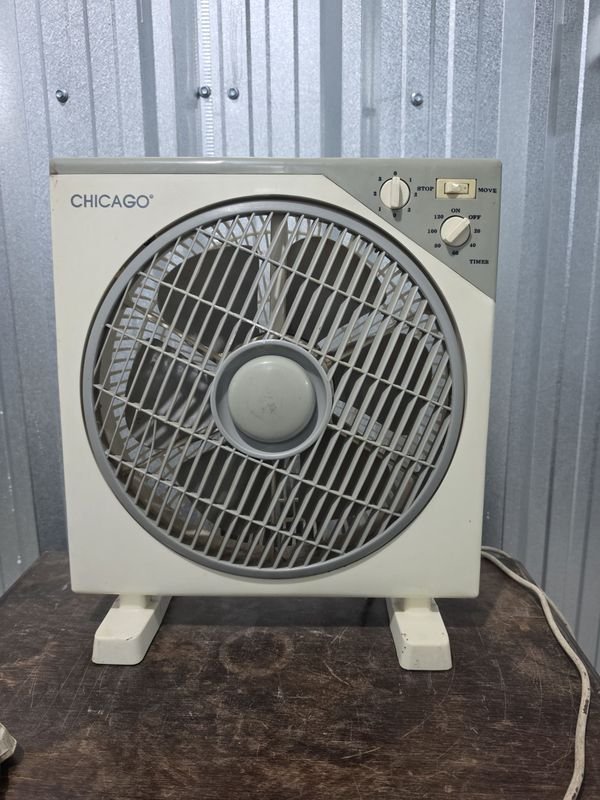Ventilador Chicago Cuadrangular Blanco y Gris