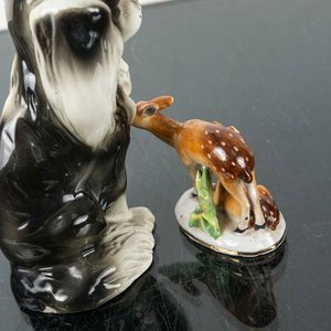 Figura de Perro de Loza y Grupo de Ciervos Decorativos - imagen 2