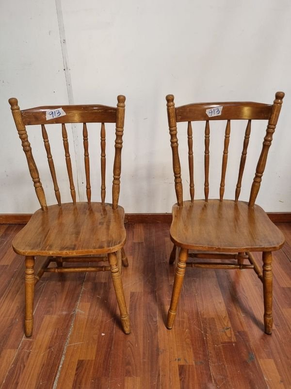 Lote anterior: Dos Sillas De Madera Antiguas