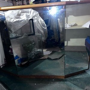 Mostrador Tríptico de Madera con Espejos - imagen 6
