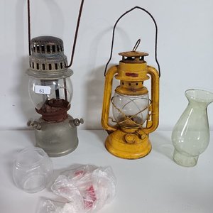 Lote anterior: Dos Faroles Antiguos con Tubo y Mantillas