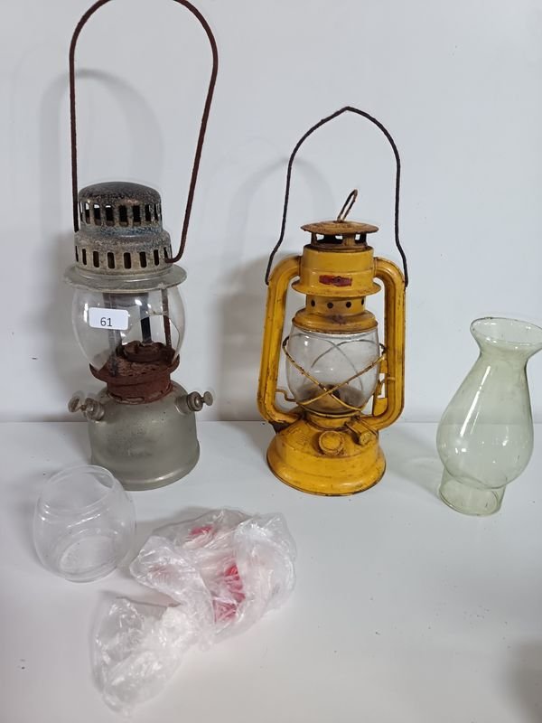 Dos Faroles Antiguos con Tubo y Mantillas