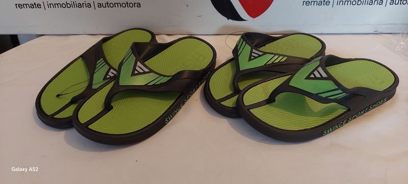 Lote siguiente: Zapatillas de verano para hombre
