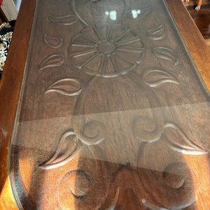 Juego de Comedor y Aparador de Cerejeira con Repujado y Vidrio - imagen 3