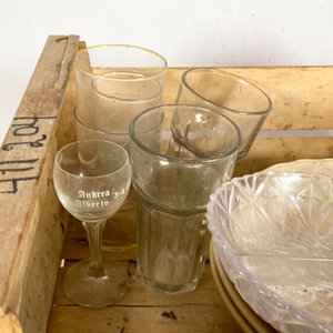 Variedad de Vajilla: Platos, Vasos, Tazas y Tetera Decorativa - imagen 5