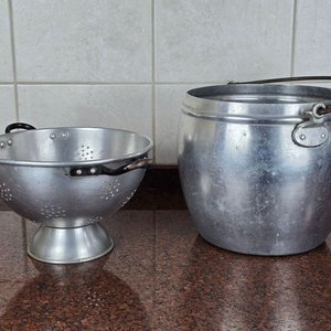 Gran Cantidad de Ollas, Cacerolas y Utensilios de Cocina en Aluminio - imagen 5