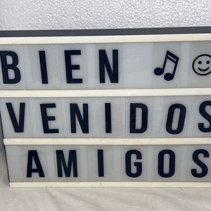Lote de Relojes, Carteles Decorativos y Letrero Luminoso - imagen 3