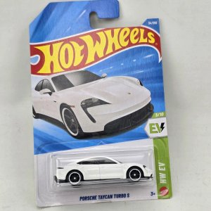 Lote anterior: Hot Wheels Porsche Taycan Turbo Blanco