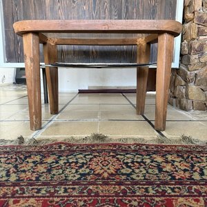 Lote anterior: Mesa de Centro de Madera con Tapa de Vidrio y Bandeja Tejida