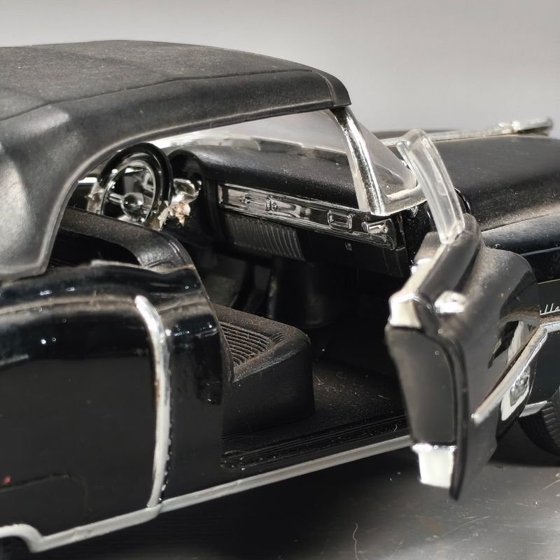 Modelo de Auto Cadillac El Dorado 1955 en Escala 1/24 en Metal - imagen 8