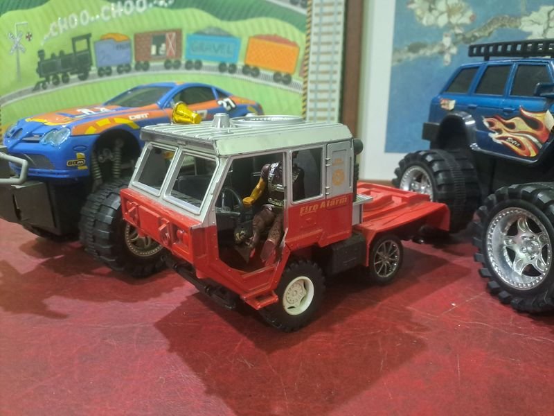 Juguetes de coches y camiones de juguete en buen estado - imagen 2