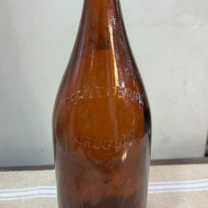 Lote siguiente: Botella Antigua Vidrio Ámbar Cervecerías del Uruguay Relieve 30 cm