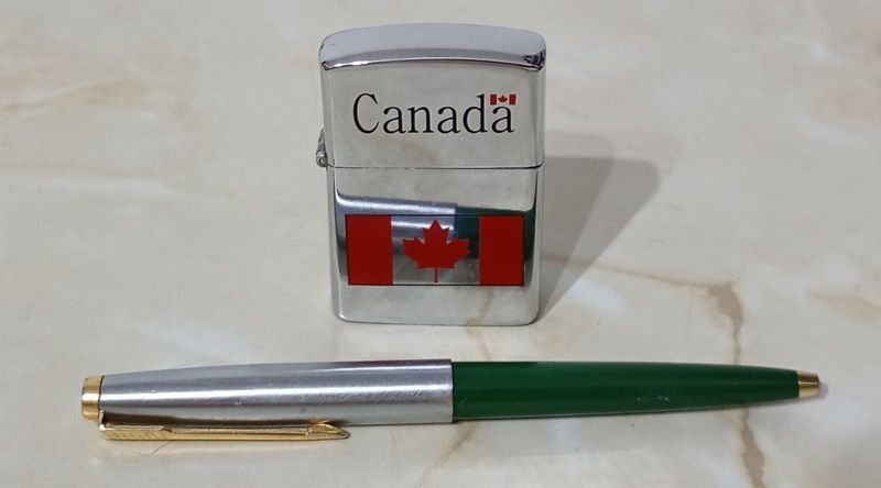 Lote anterior: Encendedor de metal con imagen de la bandera de CANADÁ - Colección