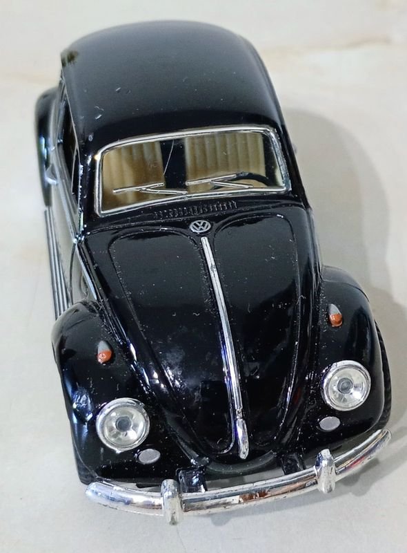 Volkswagen FUSCA a escala modelo 1970 en color Negro - imagen 4