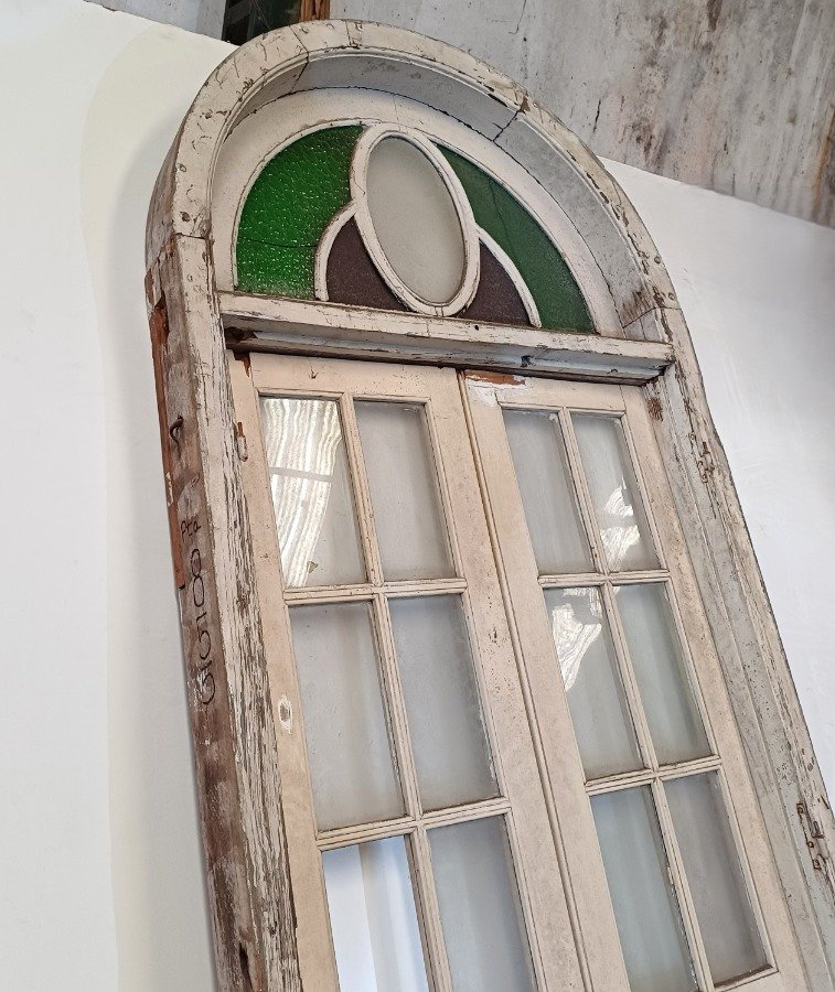 Puerta de madera con ventanas y marco - imagen 5
