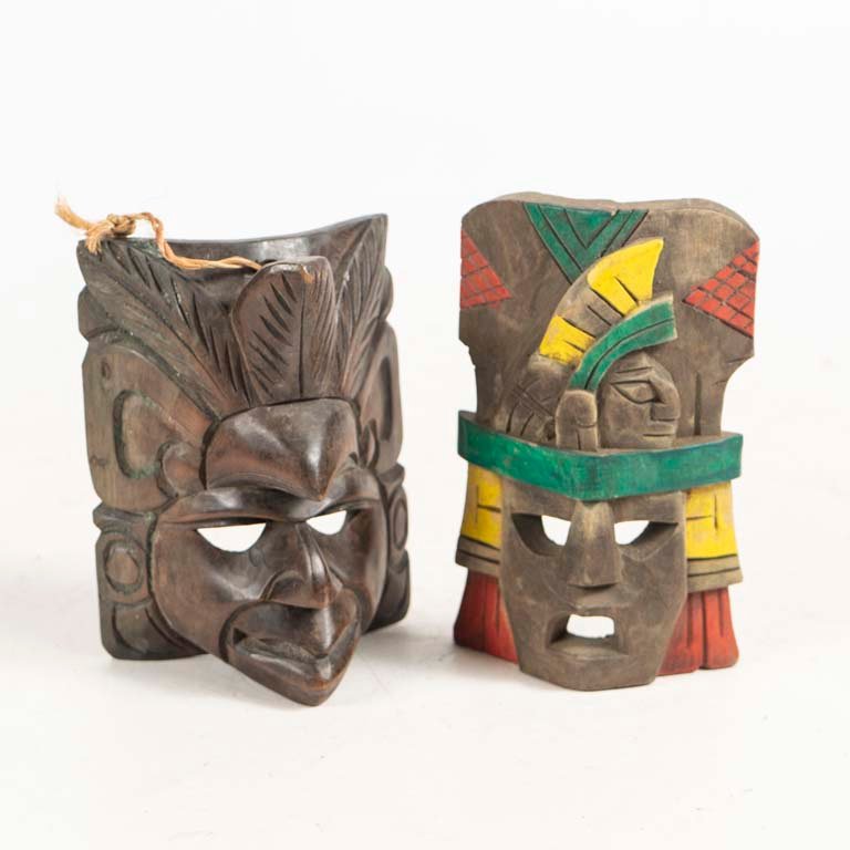 Lote anterior: Mascaritas de madera tallada mexicana