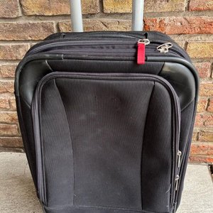 Valija Samsonite Negra Mediana con Ruedas y Mango Extensible - imagen 4