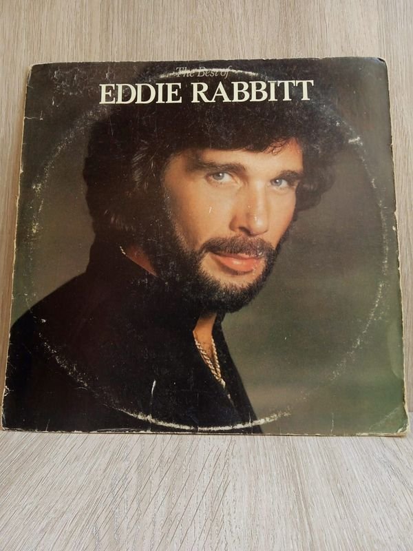 Lote siguiente: Disco LP de Eddie Rabbitt 'The Best' - Edición USA 1979