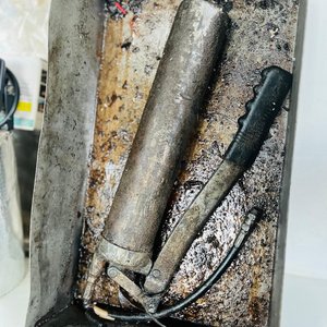 Lote Variado: Engrampadora, Foco LED, Rollo de Membrana y Más - imagen 2