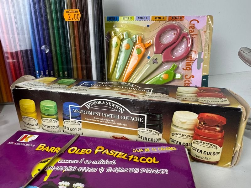 Gran lote de papelería, nuevos y algunos usados - imagen 17