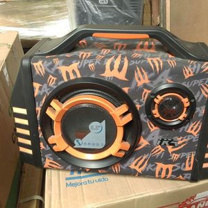 Lote siguiente: Parlante IKA Mediano con Diseño Naranja y Negro