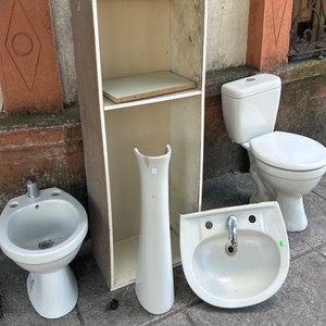 Lote siguiente: Juego de Baño Completo: Bidet, Lavabo y Cisterna