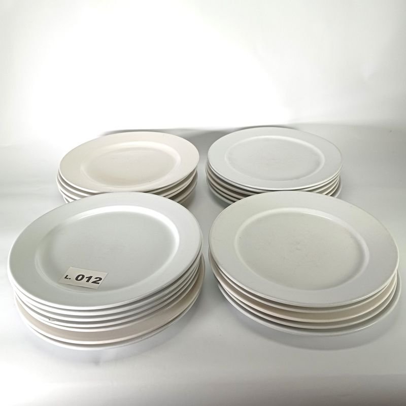 Platos blancos de porcelana en excelente estado - imagen 1