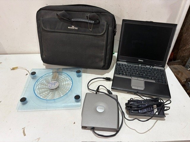 Notebook Dell con Accesorios y Cooler