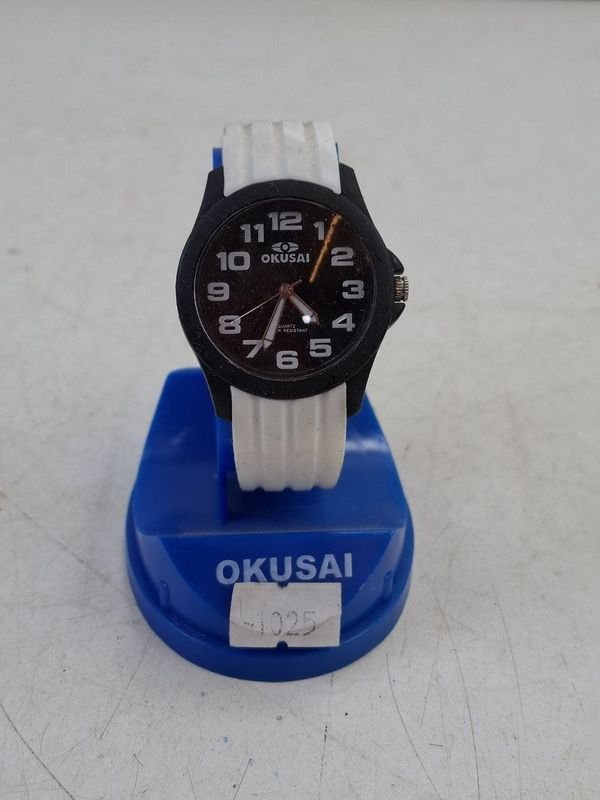 Reloj Pulsera Okusai Negro con Correa Blanca - Made in China